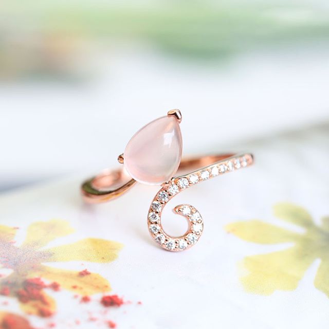 Jeulia Water-Drop Rose Gold Tone Pear Cut Creat Opal Cocktail Ring