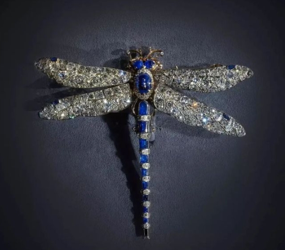 Dragonfly brooch