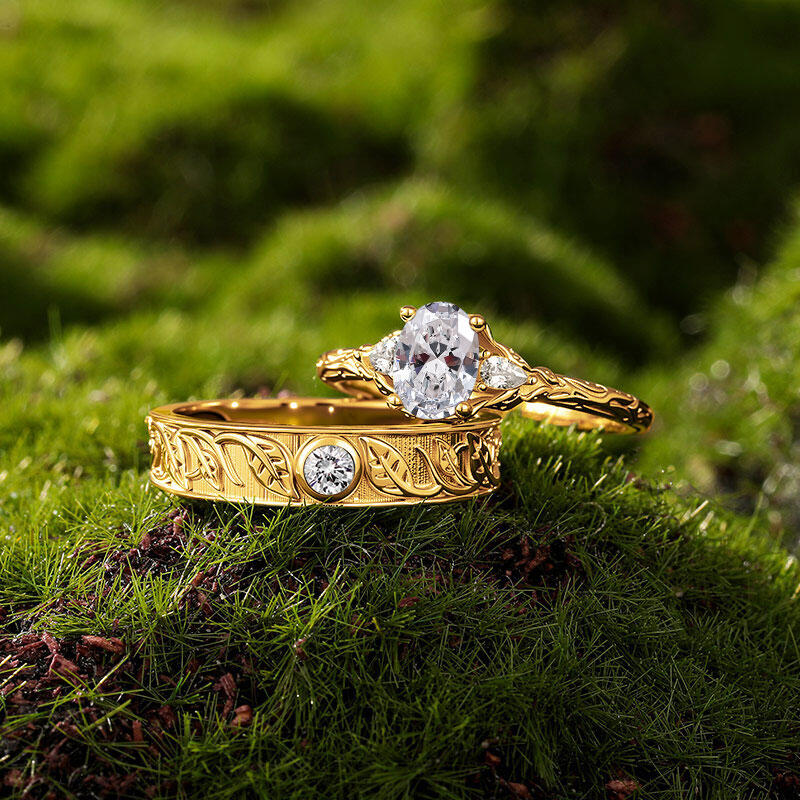 Leaf-Engraved Gold Couple Rings Set