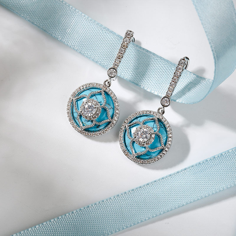 December Birthstones: Turquoise, Tanzanite, Zircon and Blue Topaz