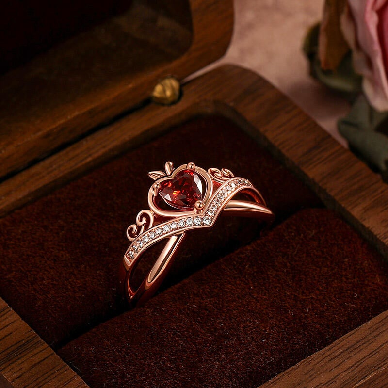 Your Guide to January Birthstone: the Fiery Garnet