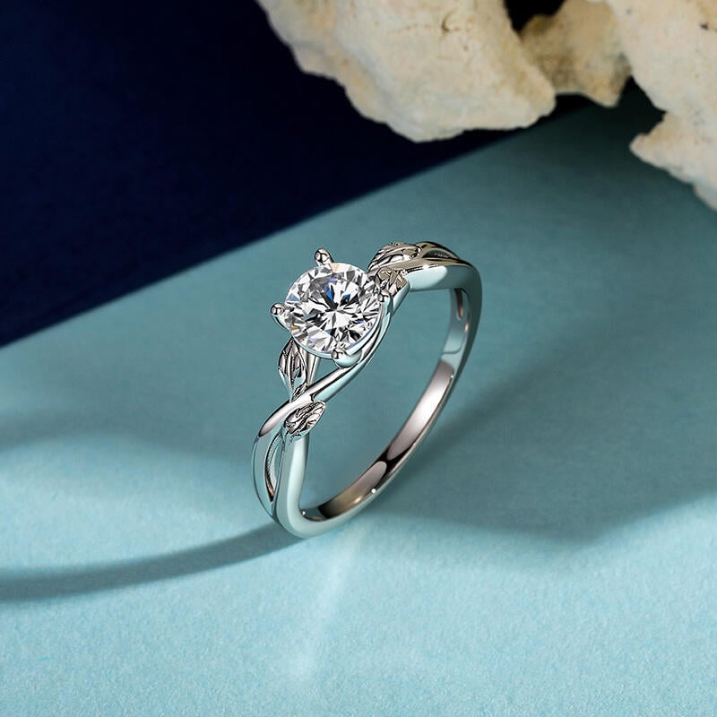 Lab-Grown Diamond Engagement Rings Guide: How Big Is Too Big for Your Proposal?