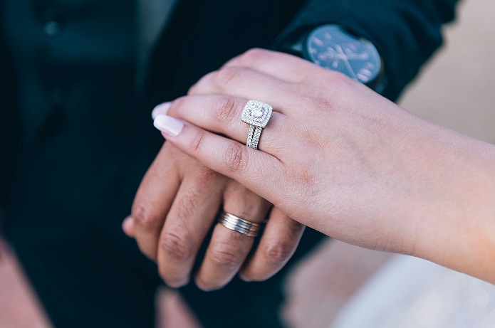 How to Choose the Perfect Moissanite Engagement Ring?