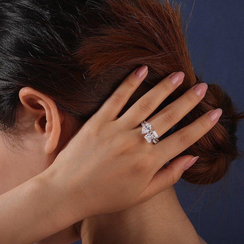 Pear Cut Toi et Moi Engagement Ring Set