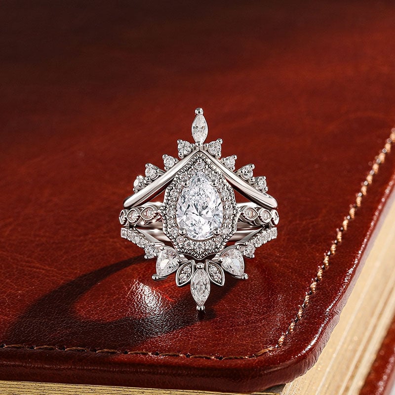 Vintage Halo Pear Bridal Set