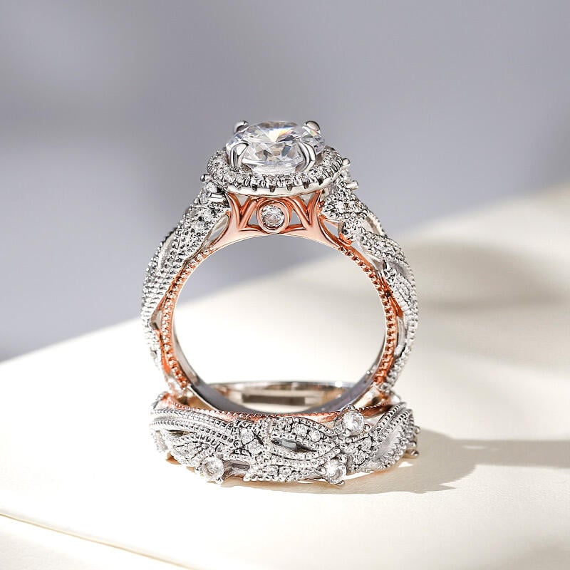 Vintage Leaf Design Round Cut Bridal Set