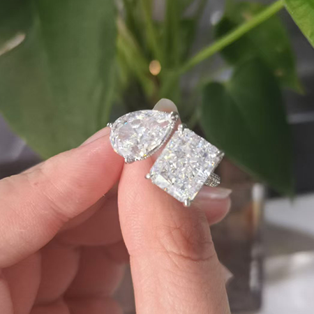 What Makes a Toi et Moi Engagement Ring Unique?