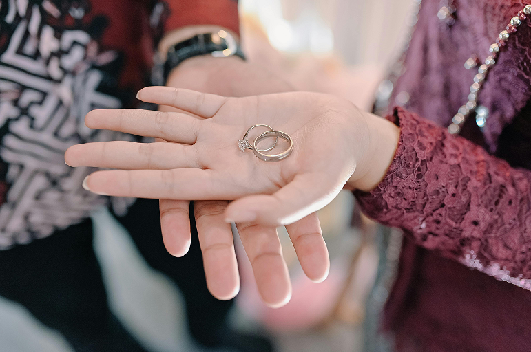 Do Both Partners Wear Engagement Rings?