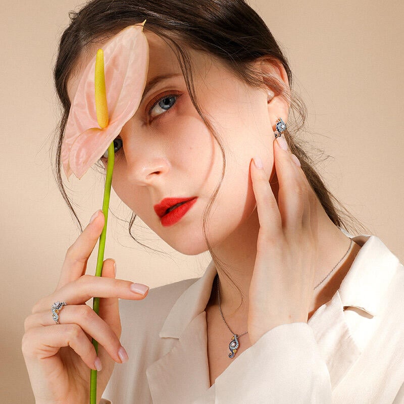 Spring Jewelry Matching Tips: A Color Guide to Keep You in a Good Mood!