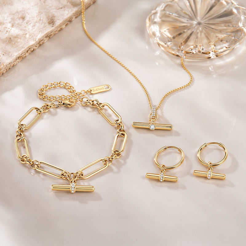 How to Stack Gold Jewelry in Summer? The Ultimate Guide to Effortless Layering